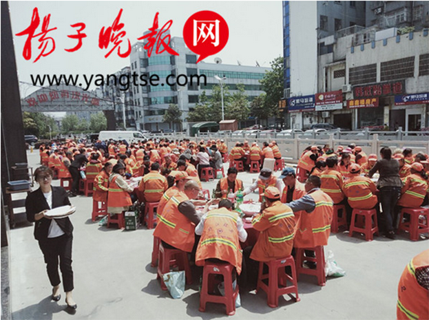 leyu乐鱼官方·（中国）登陆入口设“观光海鲜宴席 致敬环卫工人” 引媒体争相报道