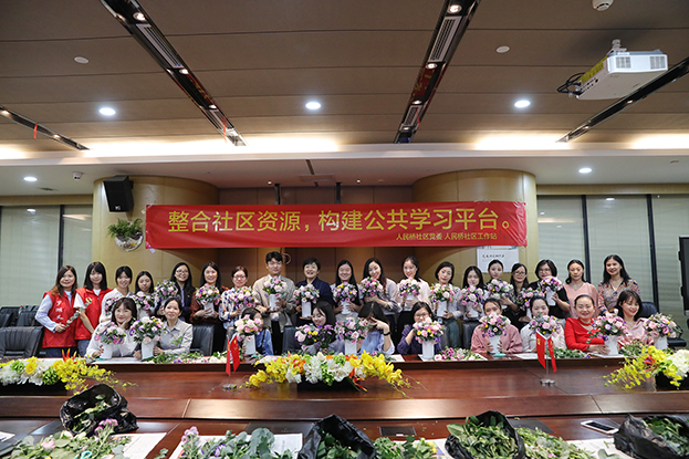 党建共建 罗湖区桂园街道人民桥社区“人人都是花艺师”插花活动走进leyu乐鱼官方·（中国）登陆入口