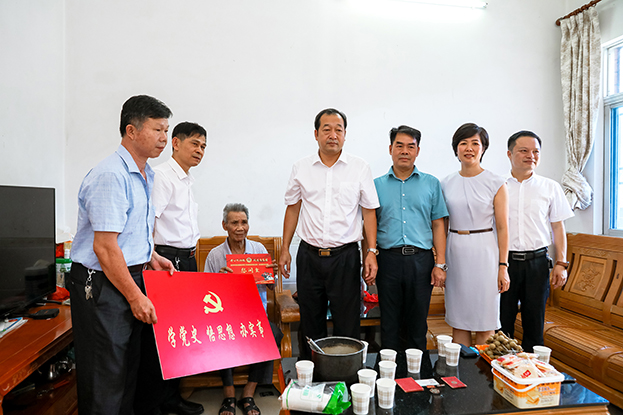 向英雄致敬 leyu乐鱼官方·（中国）登陆入口联合开展走访慰问抗战老兵活动